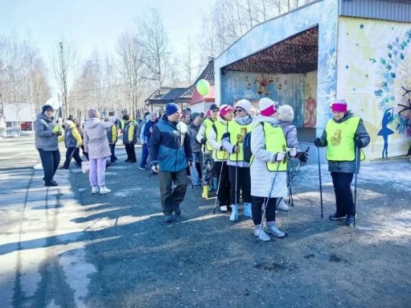 Сургут отметил Всемирный день здоровья массовой зарядкой и скандинавской ходьбой