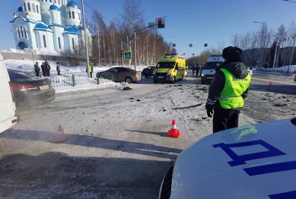 В массовом ДТП в центре Сургута погибла женщина-водитель// ФОТО