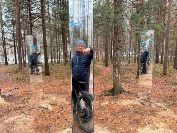 В Сургуте в любимом горожанами парке установили зеркальные столбы В Сургуте в любимом горожанами парке установили зеркальные столбы