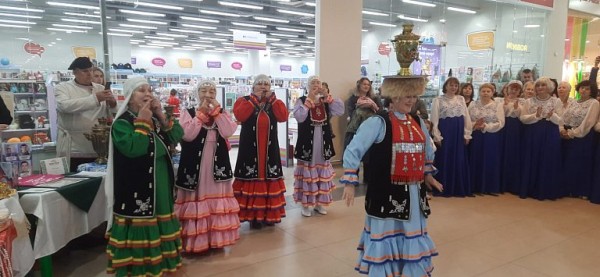 На фестиваль дружбы и традиций «Самовар» в Сургуте собрались более 250 человек На фестиваль дружбы и традиций «Самовар» в Сургуте собрались более 250 человек