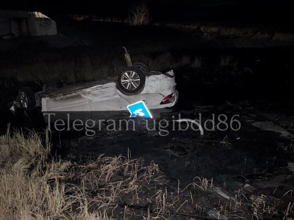 В ХМАО водитель из Ставропольского края опрокинул свой автомобиль в воду В ХМАО водитель из Ставропольского края опрокинул свой автомобиль в воду