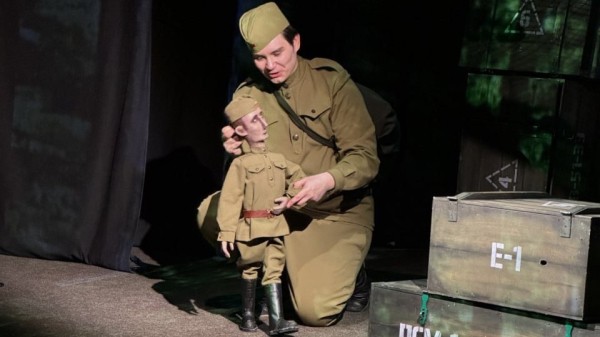 Спектакль сургутского театра «Петрушка» получил гран-при фестиваля «Патриот» Спектакль сургутского театра «Петрушка» получил гран-при фестиваля «Патриот»