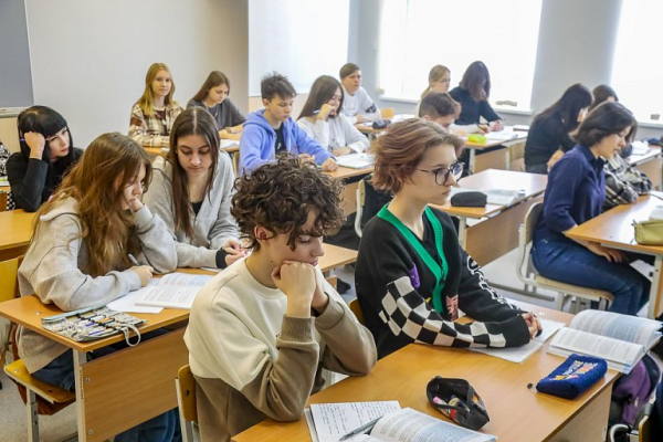 Школьники Сургута смогут пересдать ЕГЭ по одному проваленному предмету