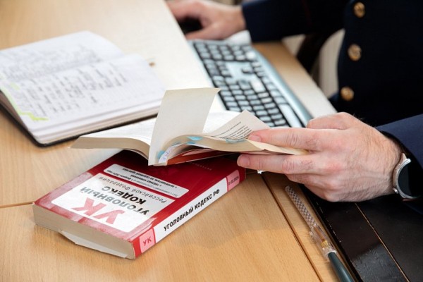 В ХМАО водитель, остановленный для проверки, ранил ножом двух полицейских В ХМАО водитель, остановленный для проверки, ранил ножом двух полицейских