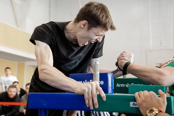 В Сургуте прошли окружные соревнования по армрестлингу: как это было В Сургуте прошли окружные соревнования по армрестлингу: как это было