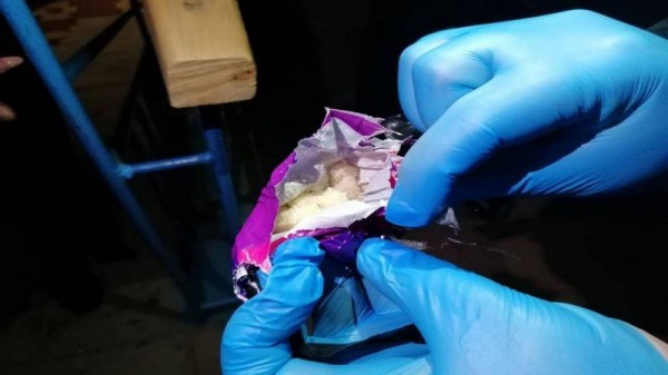 В Югре задержали подозреваемого в сбыте наркотиков в особо крупном размере В Югре задержали подозреваемого в сбыте наркотиков в особо крупном размере