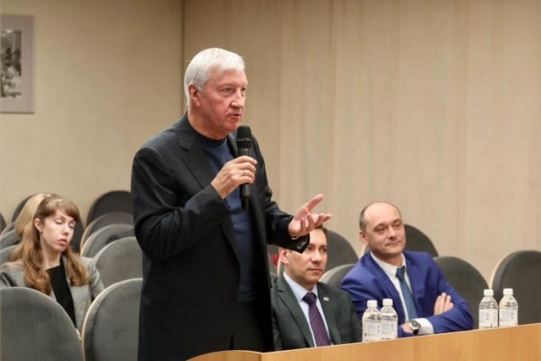 Бывший глава Сургута Александр Сидоров предложил достроить здание морга и разместить там медколледж