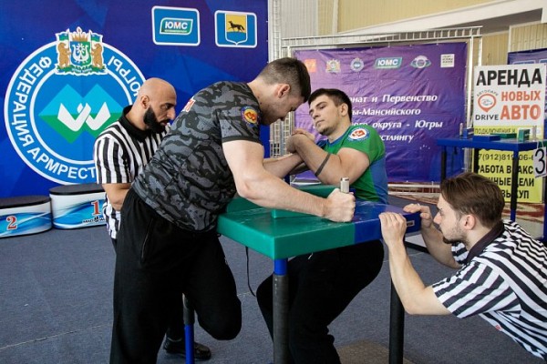 В Сургуте прошли окружные соревнования по армрестлингу: как это было В Сургуте прошли окружные соревнования по армрестлингу: как это было