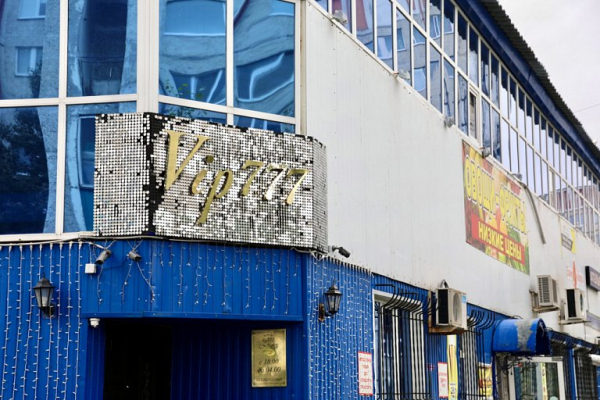 В Сургуте могут отключить от воды, тепла и света скандальный ресторан «Vip 777» В Сургуте могут отключить от воды, тепла и света скандальный ресторан «Vip 777»