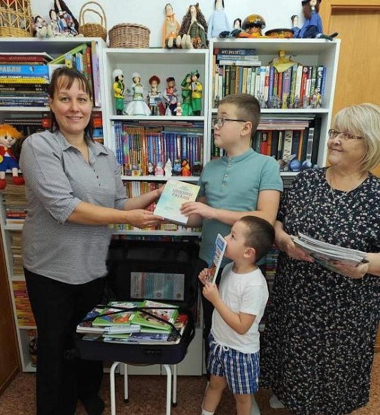 Семьи Сургутского района продолжают объединятся вокруг чтения Семьи Сургутского района продолжают объединятся вокруг чтения