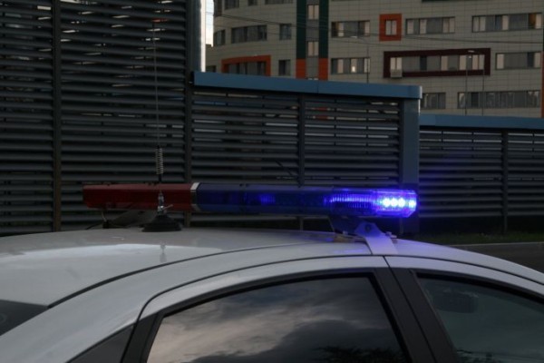 В Сургуте парень дрифтовал на машине с товарищем на крыше. Обоих оштрафовали В Сургуте парень дрифтовал на машине с товарищем на крыше. Обоих оштрафовали