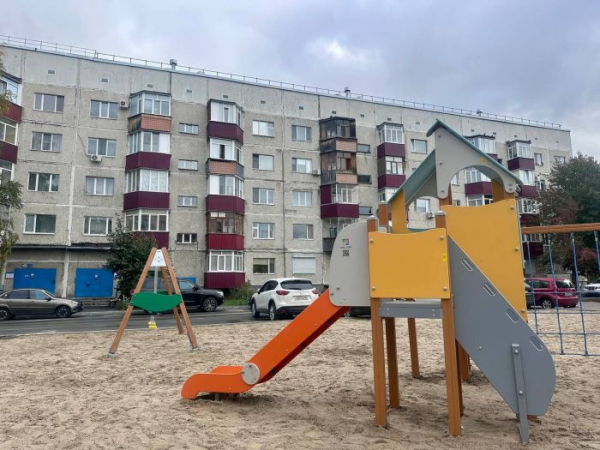 В Сургуте подвели итоги дворового сезона: 15 территорий обновили за 240 миллионов рублей В Сургуте подвели итоги дворового сезона: 15 территорий обновили за 240 миллионов рублей