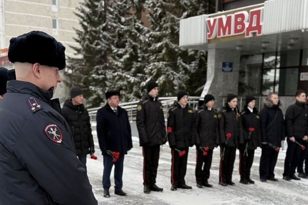 В Сургуте почтили память местных полицейских, погибших при исполнении долга