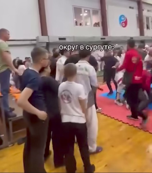 После потасовки на соревнованиях в Сургуте оштрафовали спортивного функционера и болельщика После потасовки на соревнованиях в Сургуте оштрафовали спортивного функционера и болельщика