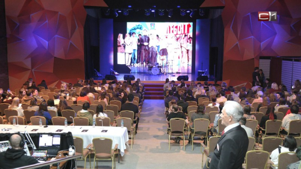 Творческие первокурсники Сургута показали свои таланты на ежегодном фестивале