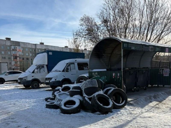 ​«Жильцы не виноваты»: сургутяне обвиняют шиномонтажников в выбросе покрышек во дворы