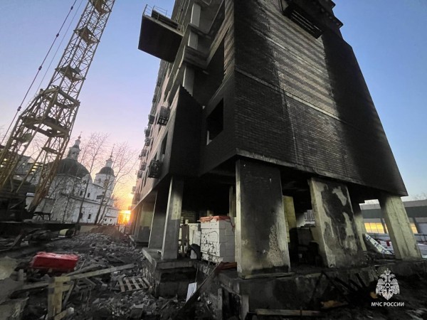 В Югре горел утеплитель новостройки-высотки В Югре горел утеплитель новостройки-высотки