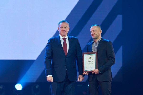 Губернатор Югры Руслан Кухарук наградил лучших сотрудников «Мостострой-11» в его 50-летний юбилей Губернатор Югры Руслан Кухарук наградил лучших сотрудников «Мостострой-11» в его 50-летний юбилей