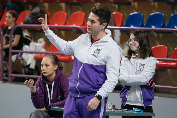 В Сургуте на окружном турнире 150 фехтовальщиков сразились на рапирах