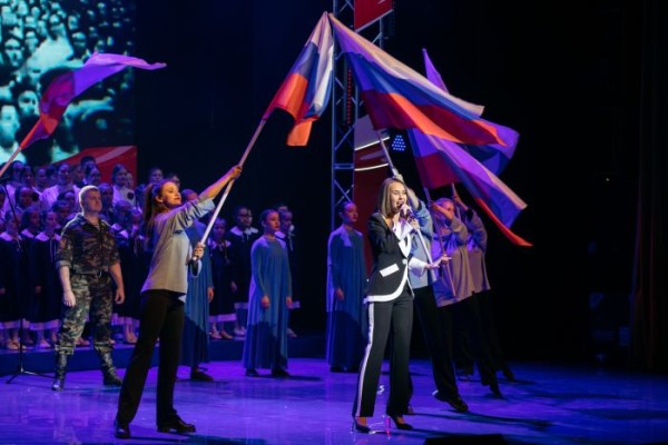 ​Торжественный вечер в филармонии открыл череду концертов, выставок и спортивных событий ко Дню народного единства в Сургуте