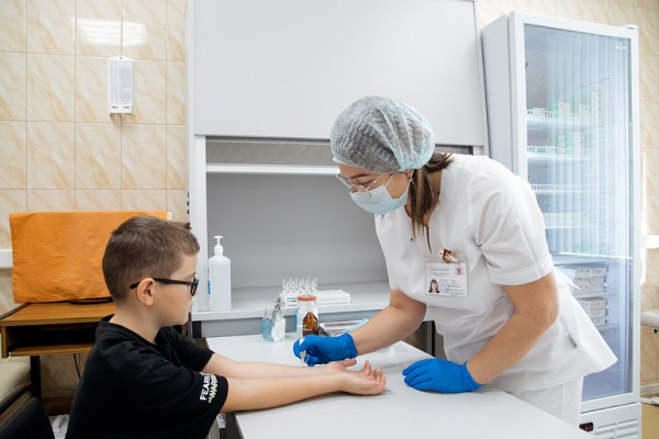 Школы Сургута закрылись на карантин из-за вспышки ОРВИ