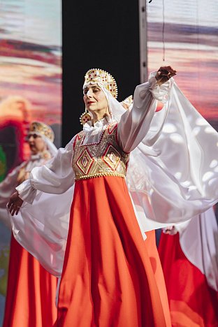 Более трехсот сургутян выступили на гала-концерте фестиваля «С песней по жизни» Более трехсот сургутян выступили на гала-концерте фестиваля «С песней по жизни»