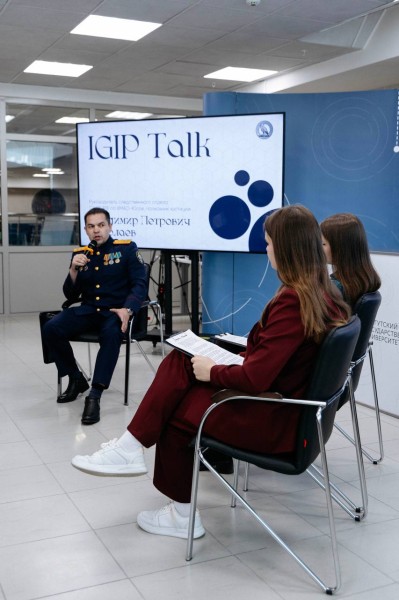 Руководитель следственного отдела по городу Сургуту Владимир Петрович Ермолаев выступил перед студентами Института государства и права Сургутского государственного университета по приглашению студенческого научного общества