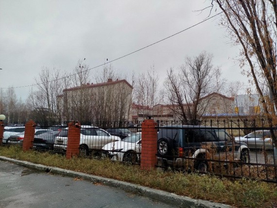 «Мы остаемся в тупике»: в Сургуте станция скорой помощи ставит забор, который перекроет доступ к ветеринарным учреждениям на улице Профсоюзов «Мы остаемся в тупике»: в Сургуте станция скорой помощи ставит забор, который перекроет доступ к ветеринарным учреждениям на улице Профсоюзов