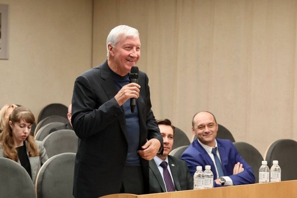 Первый мэр Сургута предложил решение давнего вопроса по моргу на Каролинского Первый мэр Сургута предложил решение давнего вопроса по моргу на Каролинского