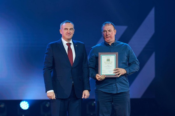 Губернатор Югры Руслан Кухарук наградил лучших сотрудников «Мостострой-11» в его 50-летний юбилей Губернатор Югры Руслан Кухарук наградил лучших сотрудников «Мостострой-11» в его 50-летний юбилей