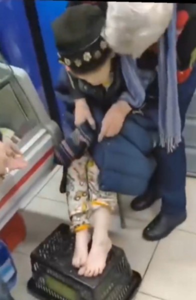 В Сургуте из окна выпал шестилетний ребёнок, ситуация на контроле омбудсмена В Сургуте из окна выпал шестилетний ребёнок, ситуация на контроле омбудсмена