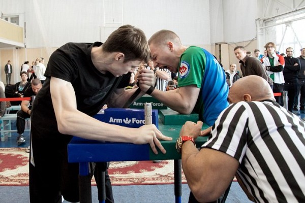 В Сургуте прошли окружные соревнования по армрестлингу: как это было В Сургуте прошли окружные соревнования по армрестлингу: как это было