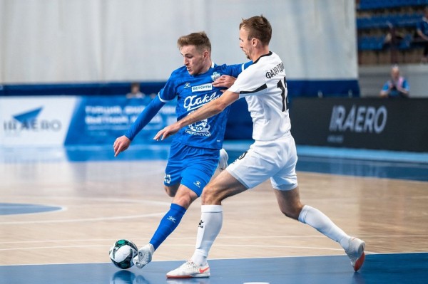 Сургутский «Факел» поднялся с последнего места в чемпионате России по футзалу