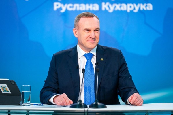 Руслан Кухарук пригласил югорских болельщиков на международные соревнования по биатлону Руслан Кухарук пригласил югорских болельщиков на международные соревнования по биатлону