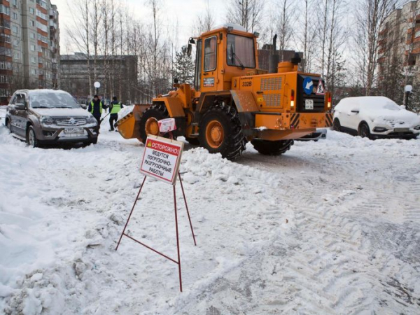 ​В Сургуте ищут способы остановить нелегальные снежные свалки