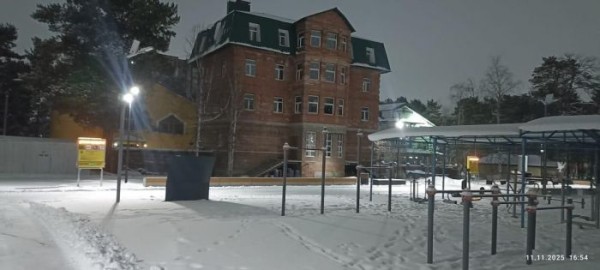 ​В Сургуте подсветили новый парк на улице Республики