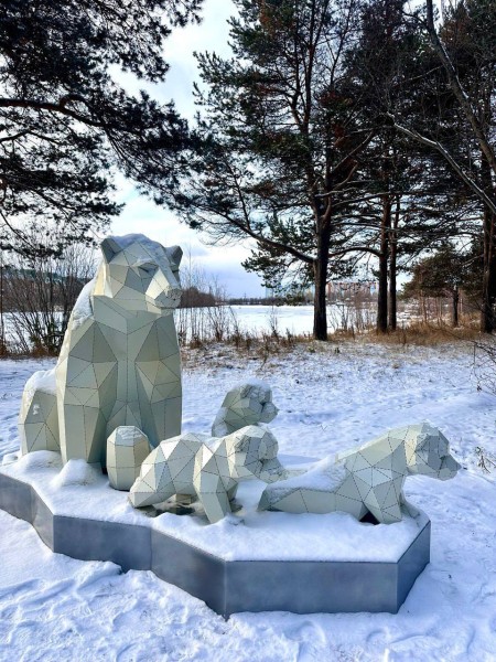 В Сургуте медведи украсили парк
