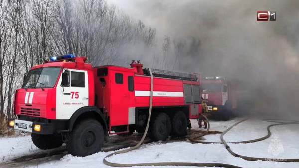 Три пожара за день в столице Югры: огонь охватил частный дом, баню и гараж
