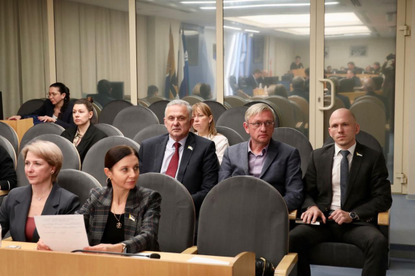 Сегодня в Думе города работала делегация Думы Нижневартовска: заместитель Председателя Думы Наталья Зяблицкая и председатели комитетов Сегодня в Думе города работала делегация Думы Нижневартовска: заместитель Председателя Думы Наталья Зяблицкая и председатели комитетов