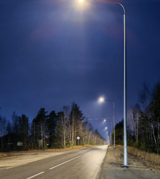 В Сургуте установили фонари на дороге от Дорожного до поселка Лесной В Сургуте установили фонари на дороге от Дорожного до поселка Лесной