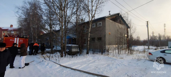 В Лянторе пожарные МЧС Югры спасли ребёнка и двоих взрослых из горящего дома В Лянторе пожарные МЧС Югры спасли ребёнка и двоих взрослых из горящего дома