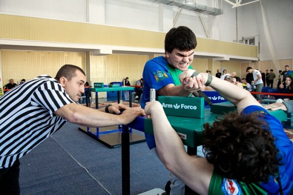 В Сургуте прошли окружные соревнования по армрестлингу: как это было В Сургуте прошли окружные соревнования по армрестлингу: как это было