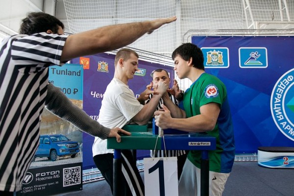 В Сургуте прошли окружные соревнования по армрестлингу: как это было В Сургуте прошли окружные соревнования по армрестлингу: как это было