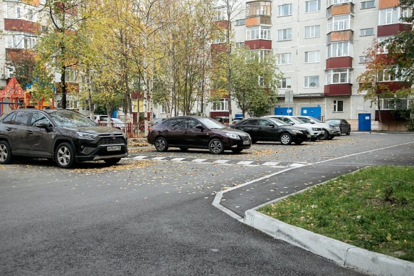 Власти ХМАО разрешили застройщикам уменьшать парковки около домов