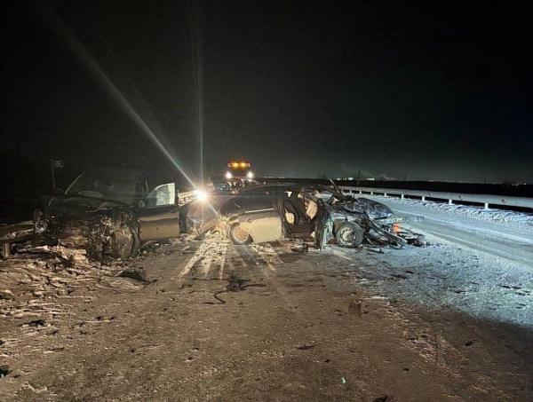 Ночью под Сургутом насмерть разбился водитель легковушки, совершая обгон