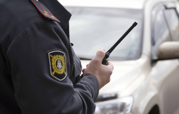 Мигрант пытался дать взятку правоохранителям Нижневартовска Мигрант пытался дать взятку правоохранителям Нижневартовска