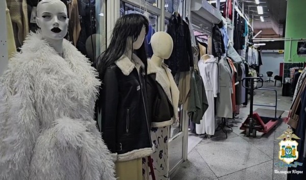 На Китайском рынке Сургута полиция изъяла контрафактную одежду на 12 млн руб