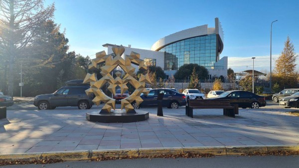 Несколько новых любопытных арт-объектов появились в Сургуте Несколько новых любопытных арт-объектов появились в Сургуте