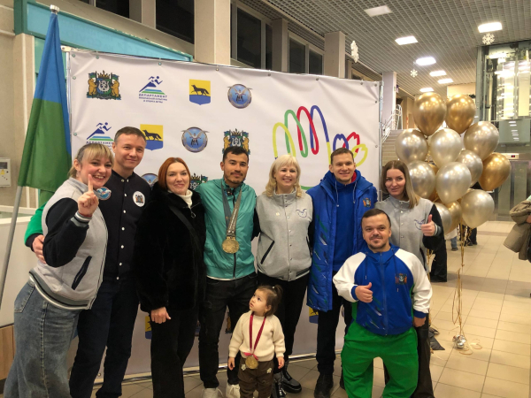 В Сургуте торжественно встретили двукратного сурдлимпийского чемпиона Ардашера Муминджанова