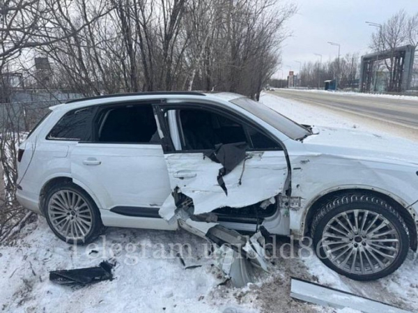 В Нижневартовске пассажирка «Ауди» пострадала из-за поворота грузовика